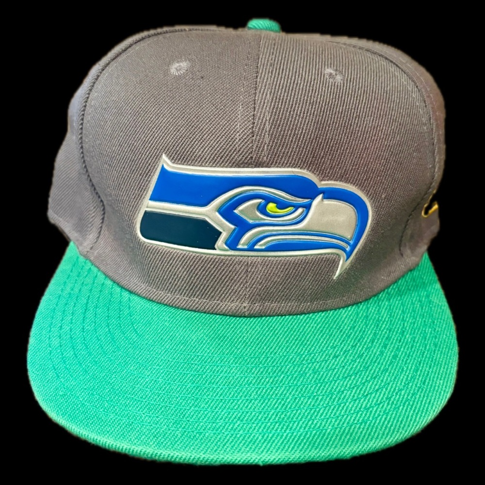 NWOT- New Era Seattle Seahawks fitted cap. 7 1/8